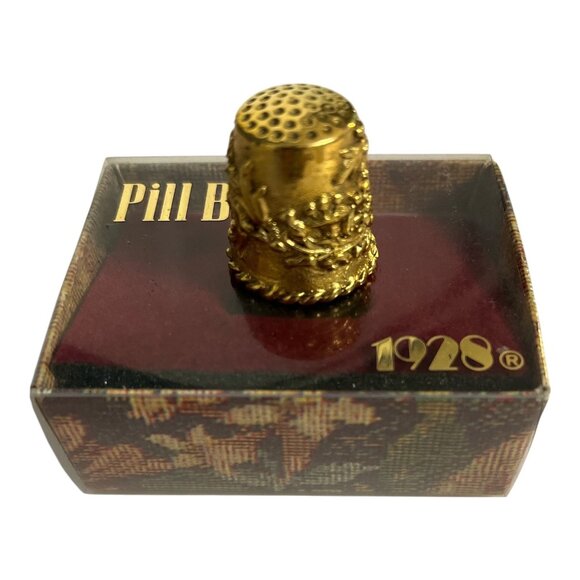 Vintage 1928 Gold-Tone Decorative Thimble – Floral Design – Original Box - Picture 3 of 5